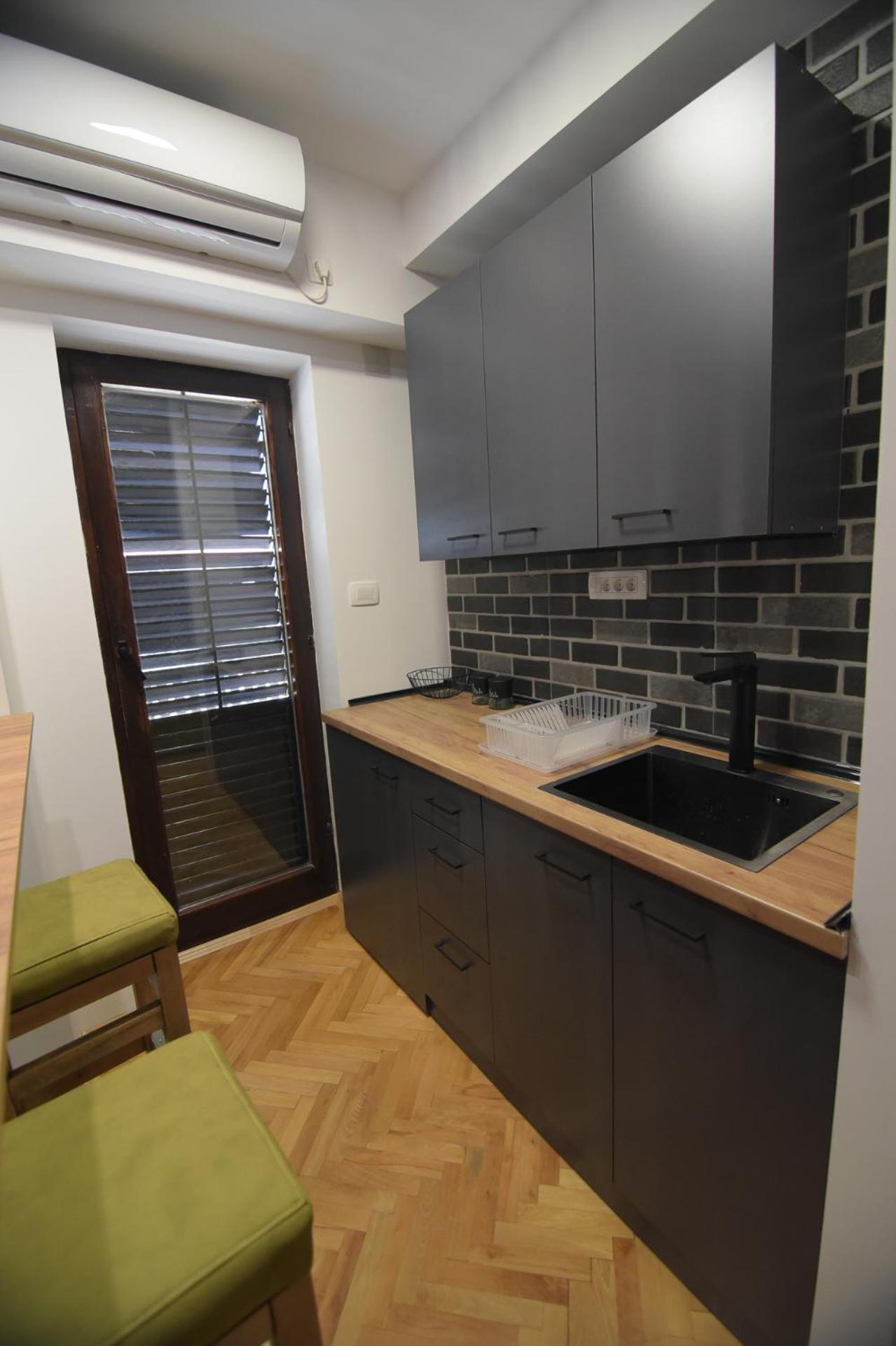 Station 44 Apartment *